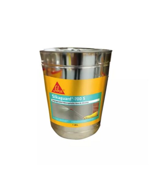Impermeabilizante Sikaguard 700 S en bidón de 20 L, ideal para protección hidrofugante en hormigón y ladrillos. Alta penetración y resistencia al agua.